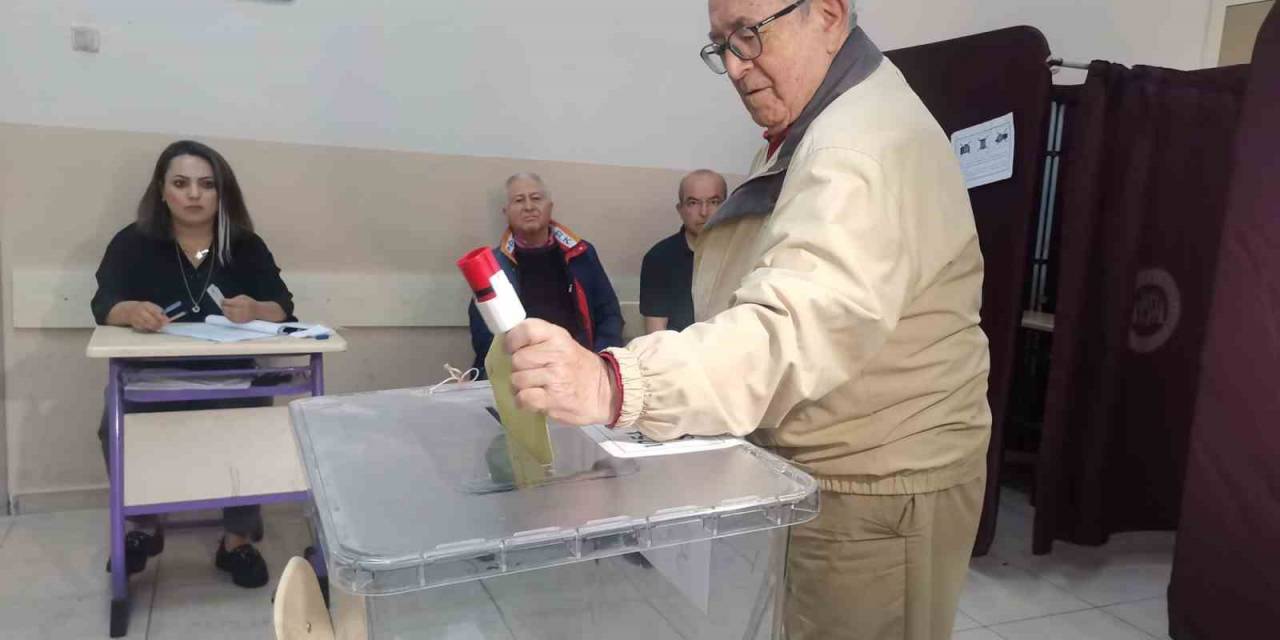 Tarihi Seçimde İzmirliler Sandık Başına Gitmeye Başladı