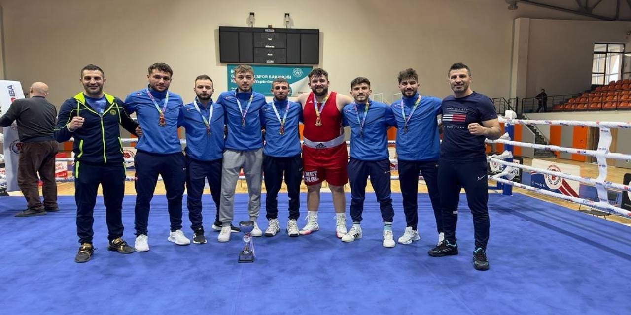 Bayburt Üniversitesinin "altın Yumrukları" Bir Kez Daha Türkiye’nin Zirvesinde