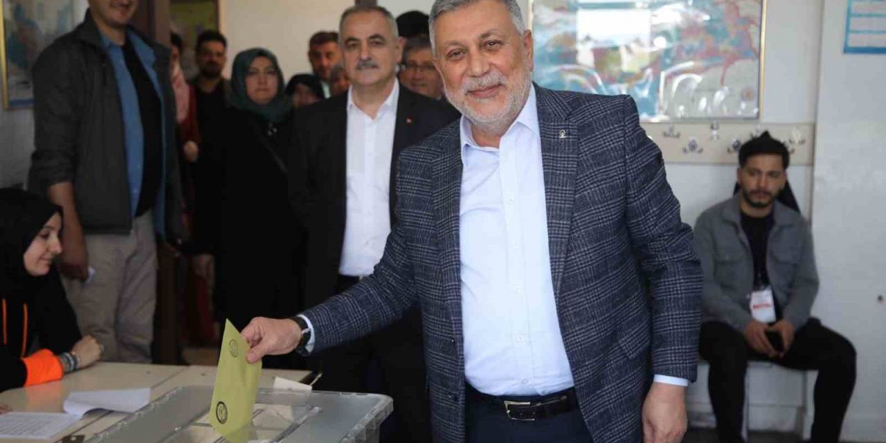 Ak Parti İl Başkanı Yıldırım Oyunu Kullandı