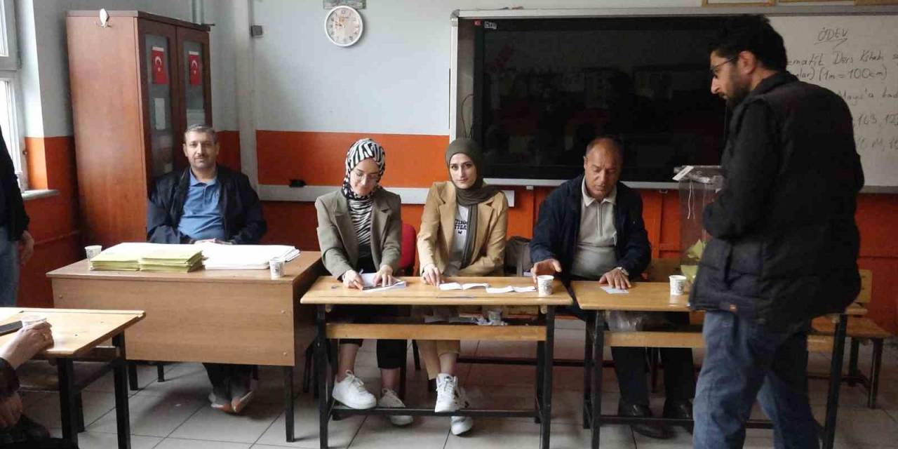Erciş’te Oy Verme İşlemi Başladı
