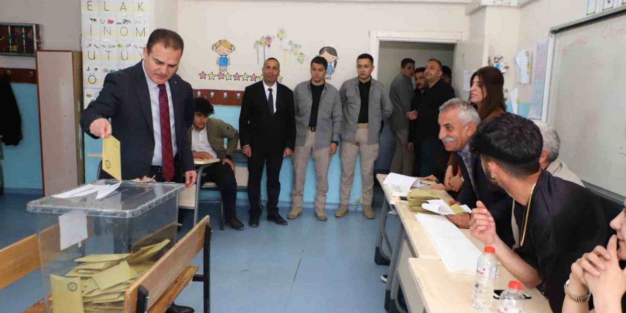 Vali Akbıyık Oyunu Kullandı