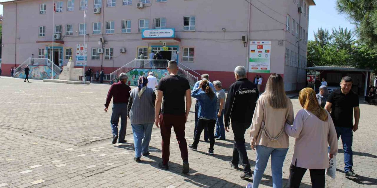 Aydın’da Oy Kullanma İşlemi Başladı