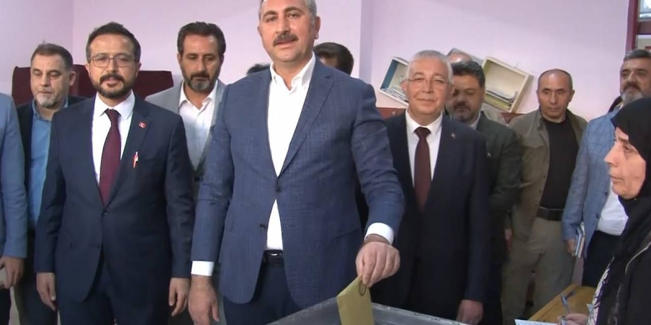 Eski Adalet Bakanı Gül Oyunu Gaziantep’te Kullandı