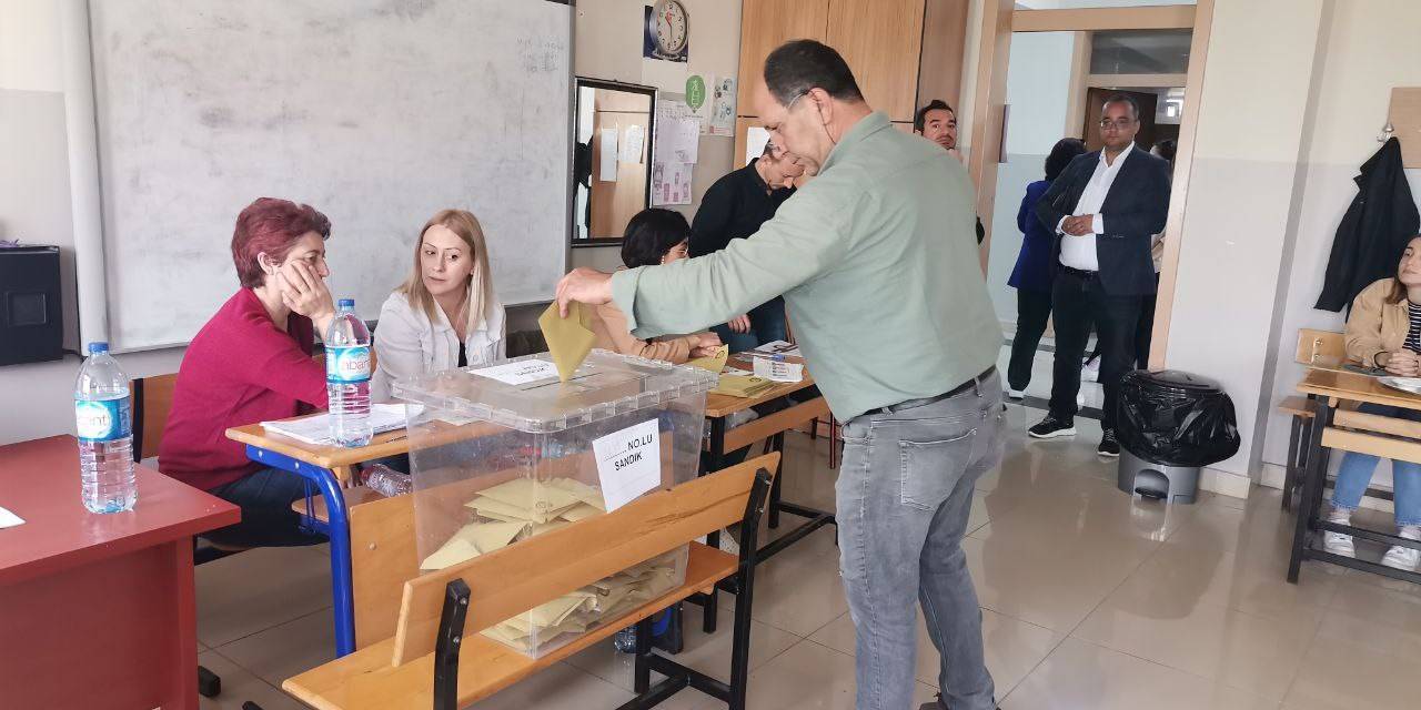 Bandırma’da Oy Kullanımı Başladı