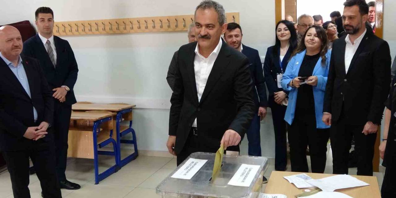 Bakan Özer Oyunu Ordu’da Kullandı