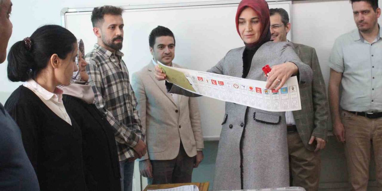 Afyonkarahisar Valisi Yiğitbaşı Oyunu Kullandı