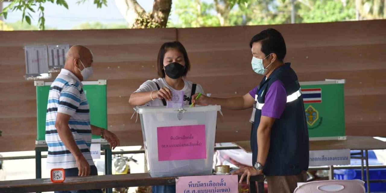 Tayland’da Halk Sandık Başında