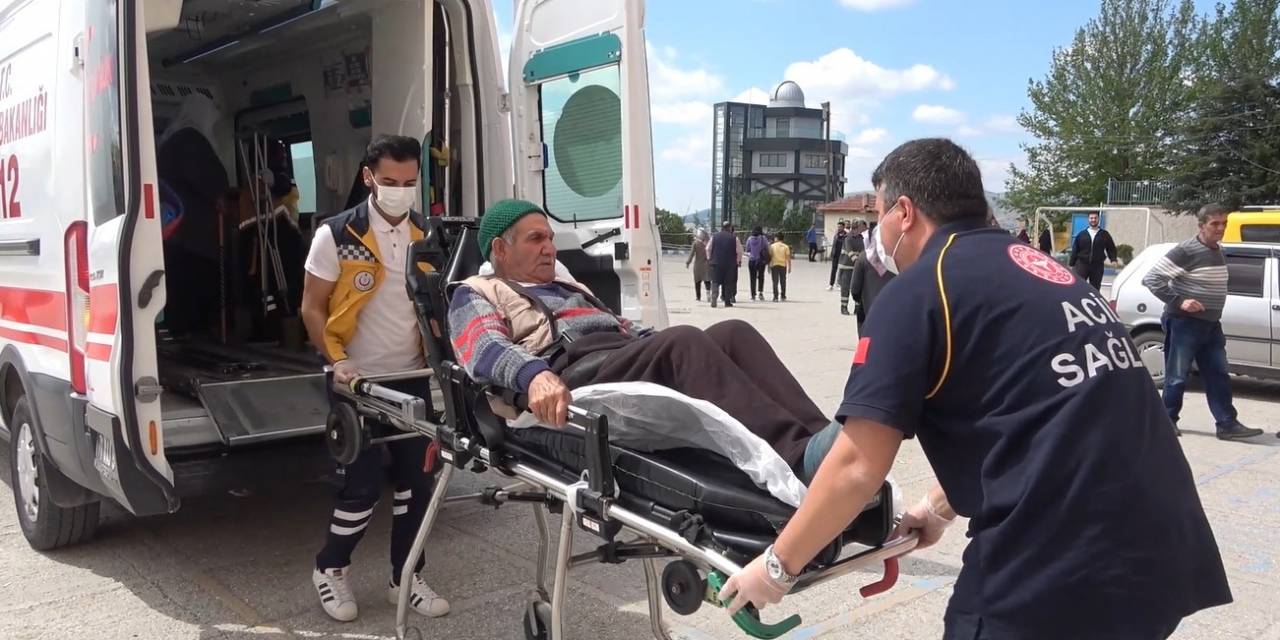 Hasta Ve Engelli Seçmenler Sağlık Ekiplerinin Yardımıyla Sandığa Gidiyor
