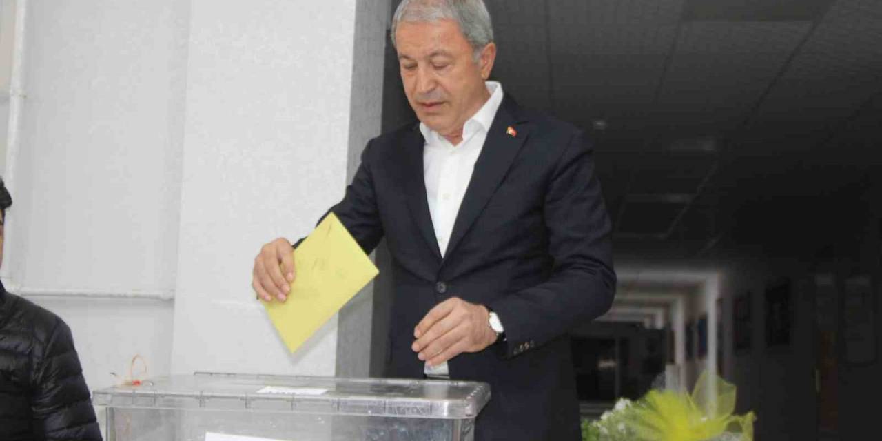 Bakan Akar Oyunu Kayseri’de Kullandı