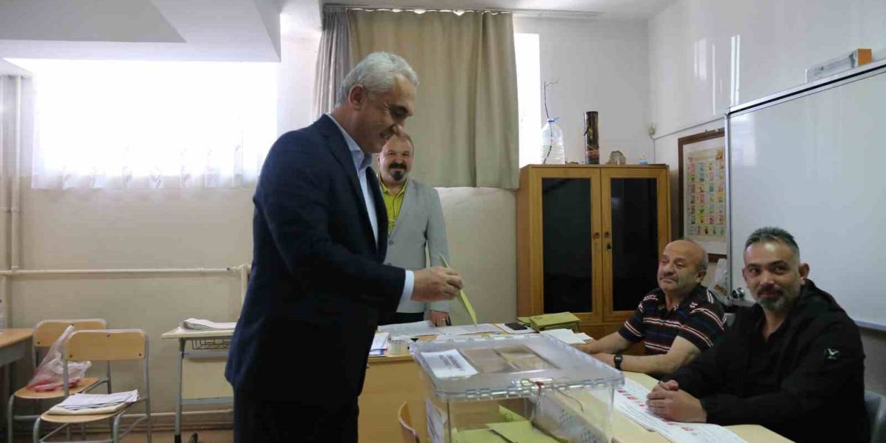 Kastamonu Valisi Avni Çakır Oyunu Kullandı