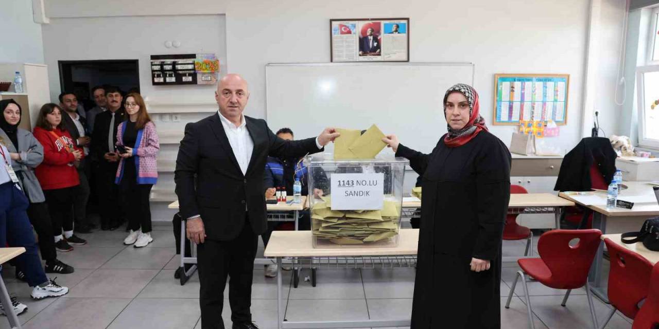 Başkan Bıyık Oyunu Kullandı