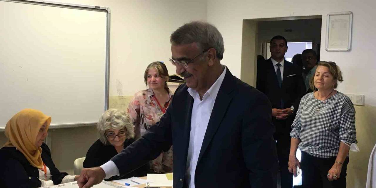 Hdp Eş Genel Başkanı Sancar Oyunu Ankara’da Kullandı