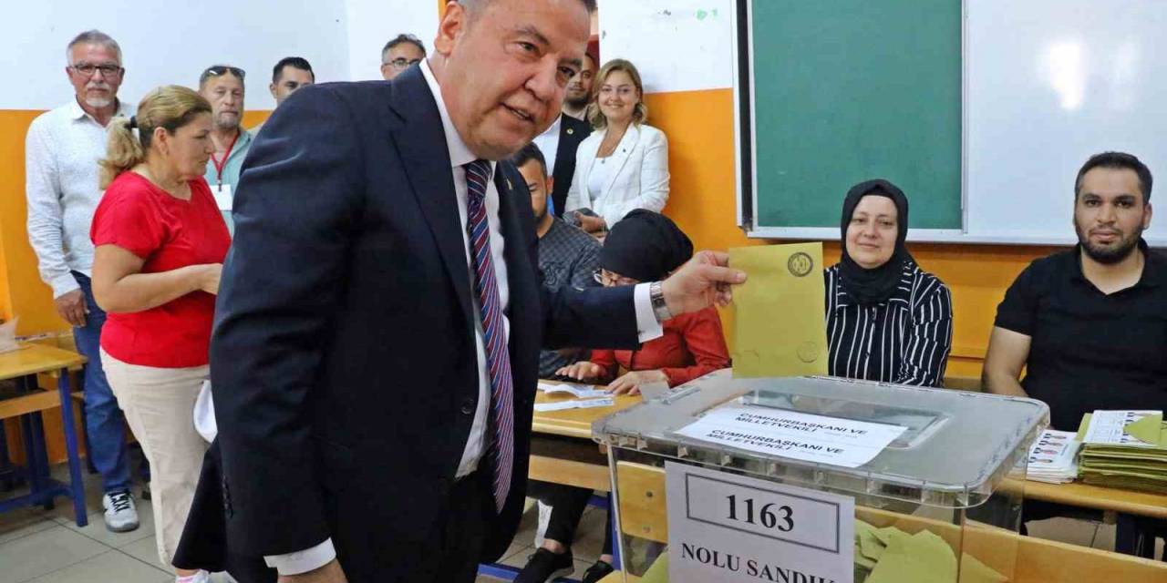 Başkan Böcek Sıraya Girip Oyunu Kullandı