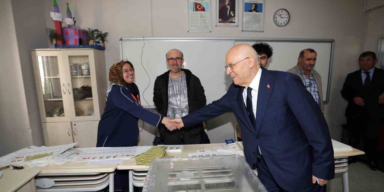 Yenimahalle Belediye Başkanı Yaşar Oyunu Kullandı