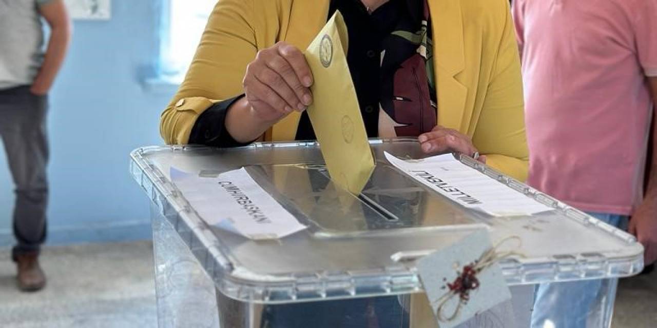 Ak Parti Diyarbakır Milletvekili Adayı Kepolu Ataman Oyunu Kullandı