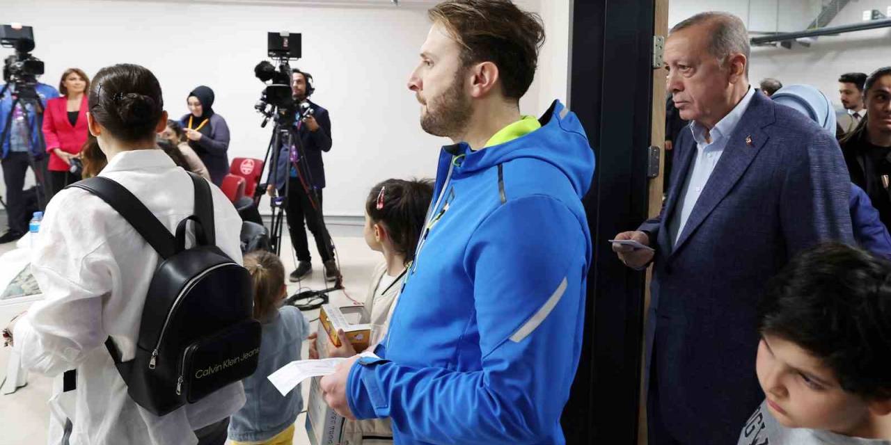 Cumhurbaşkanı Erdoğan’ı Arkasında Gören Seçmen Şaşırdı