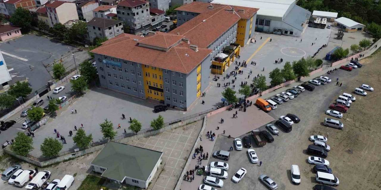 Avcılar’da 19 Bin Seçmen Kayıtlı Okulda Yoğunluk Oluştu