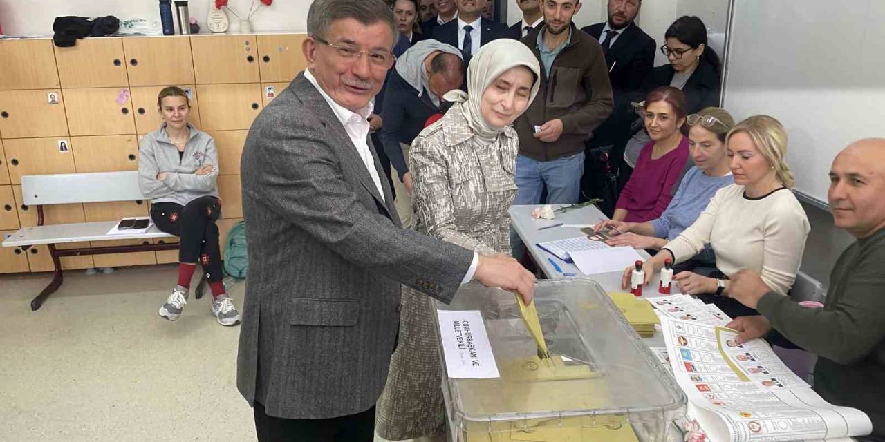 Gelecek Partisi Genel Başkanı Davutoğlu Oyunu İstanbul’da Kullandı