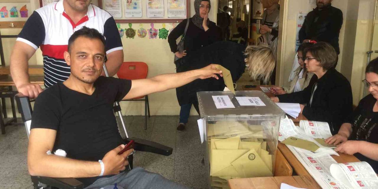 Ameliyattan Çıkıp Oy Kullanmaya Gitti