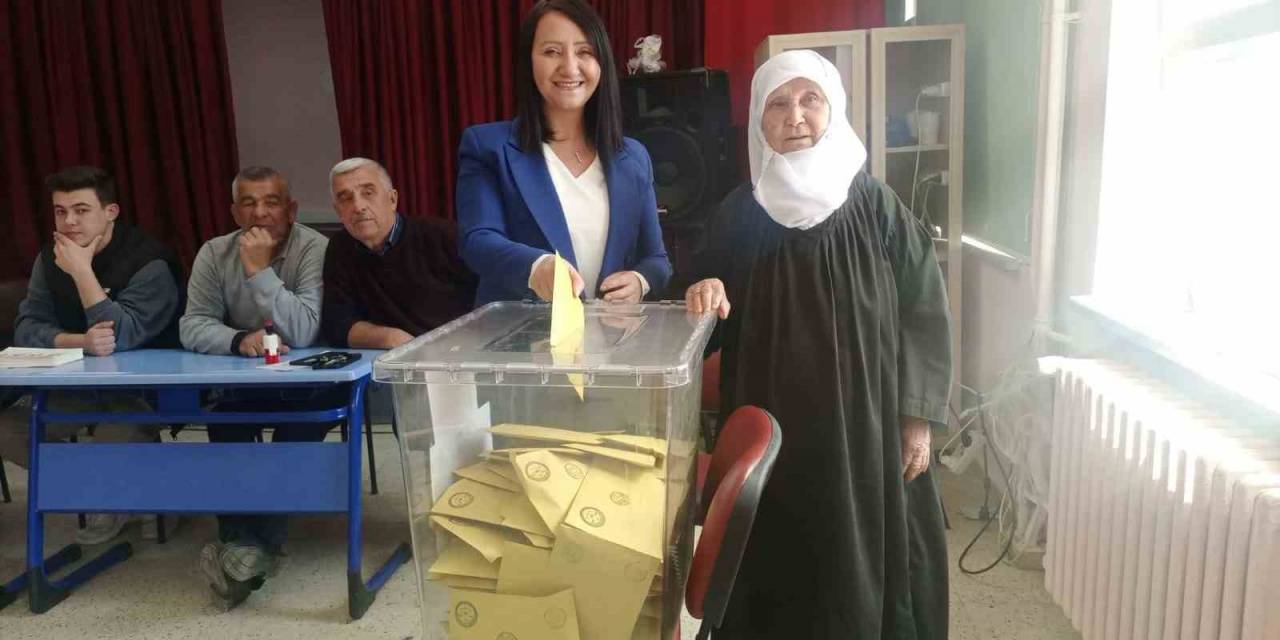 Ak Partili Belediye Başkanları Sandık Başında