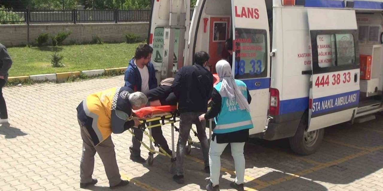 Oy Kullanmak İçin Sedye Ve Tekerlekli Sandalyelerle Okullara Geldiler