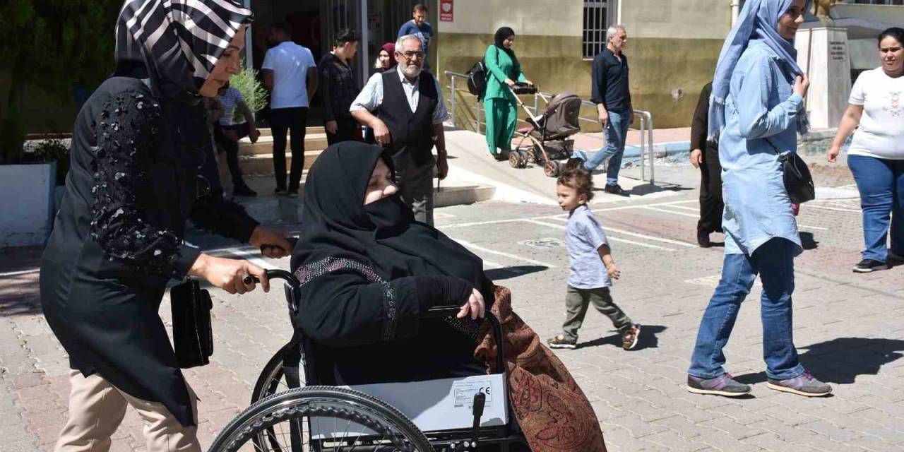 Siirt’te 42 Yıl Önce Gözlerini Kaybeden Kadın Oy Kullandı