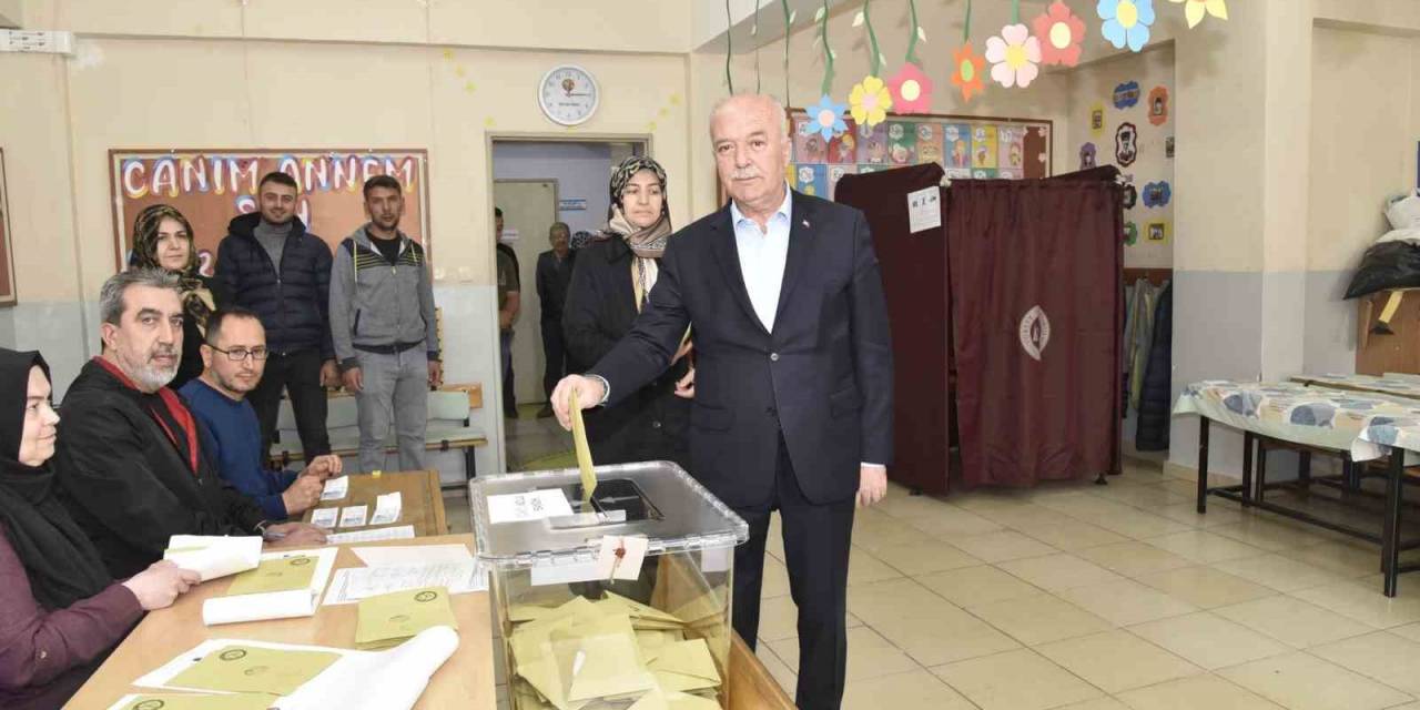 Belediye Başkanları Sandık Başına Gitti