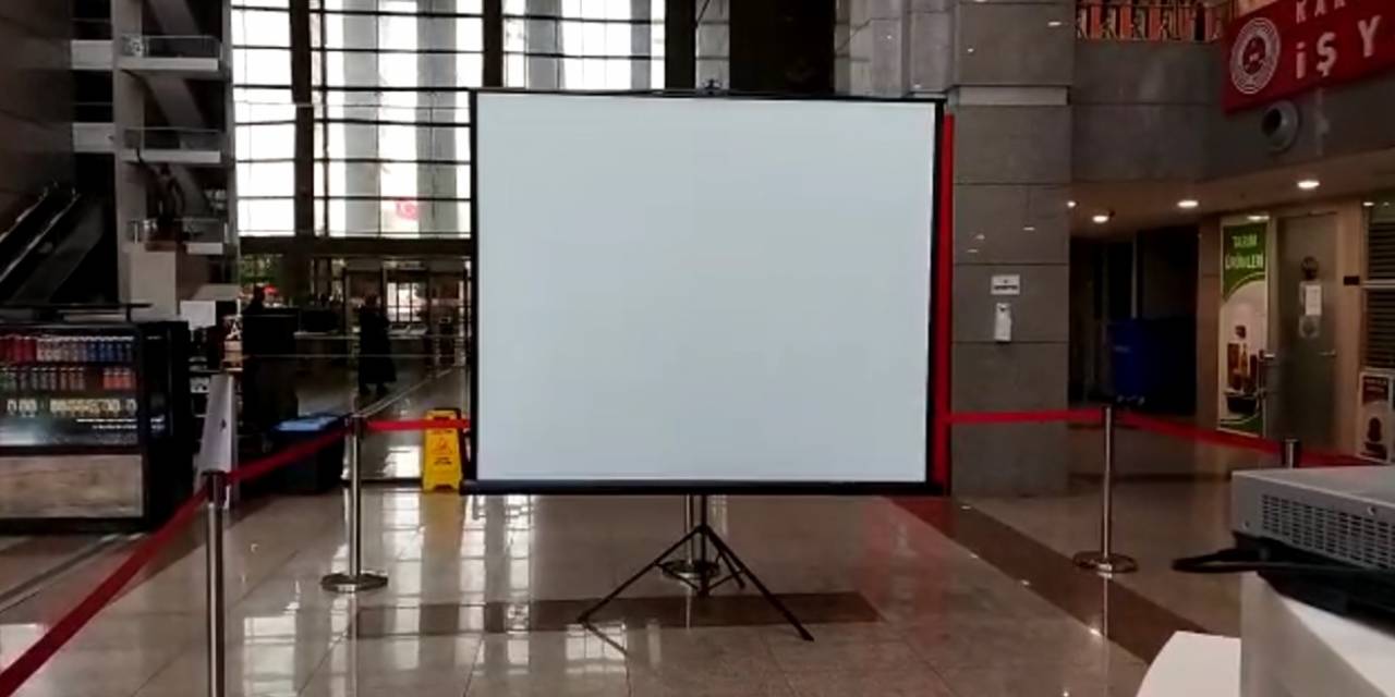 İstanbul Adliyesi’nde Yer Alan İl Seçim Kurulu Tarafından Seçim Sonucu İçin Ekran Kuruldu