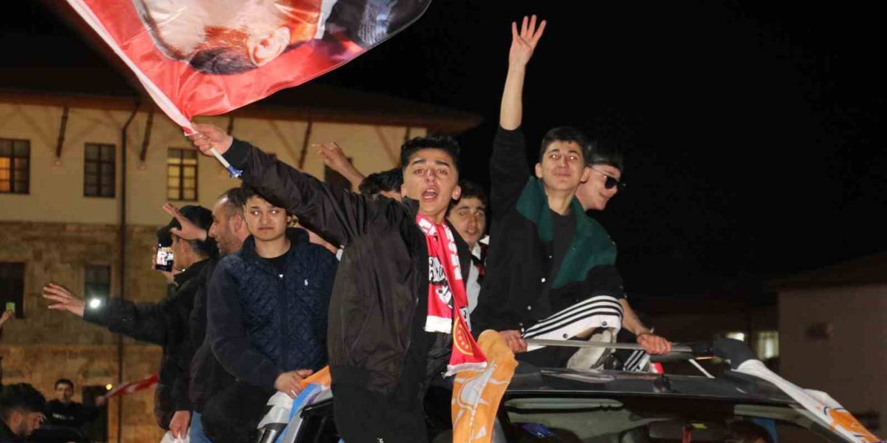 Sivas’ta Seçim Kutlamaları Erken Başladı