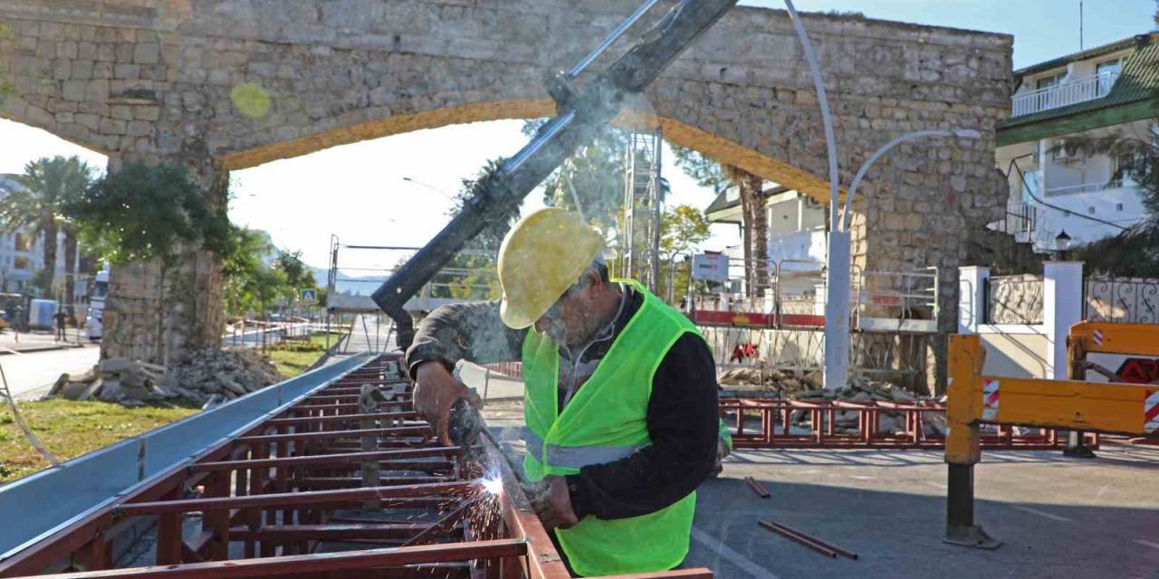 Büyükşehir Belediyesi Kemer Giriş Takını Yeniledi