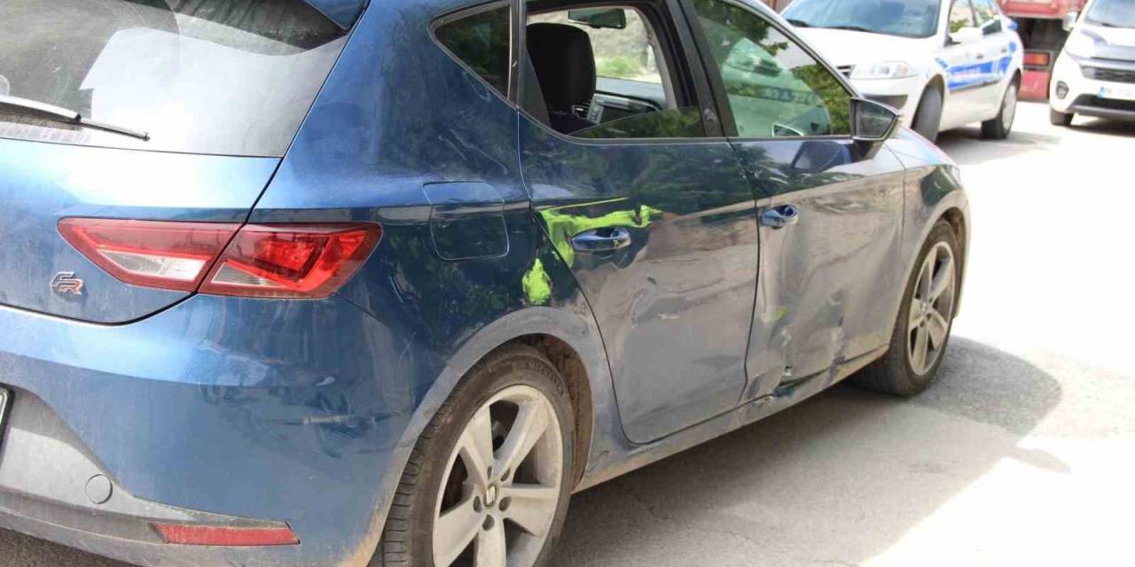 Otomobille Çarpışan Ehliyetsiz Motosiklet Sürücüsü Yaralandı