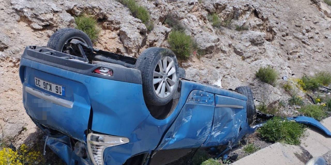 Gemerek’te Otomobil Takla Attı: 2’si Çocuk 3 Yaralı