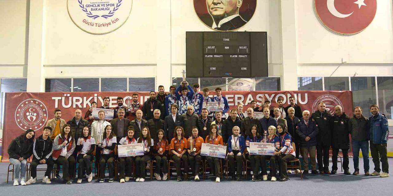 Dört Takım Süper Ligde