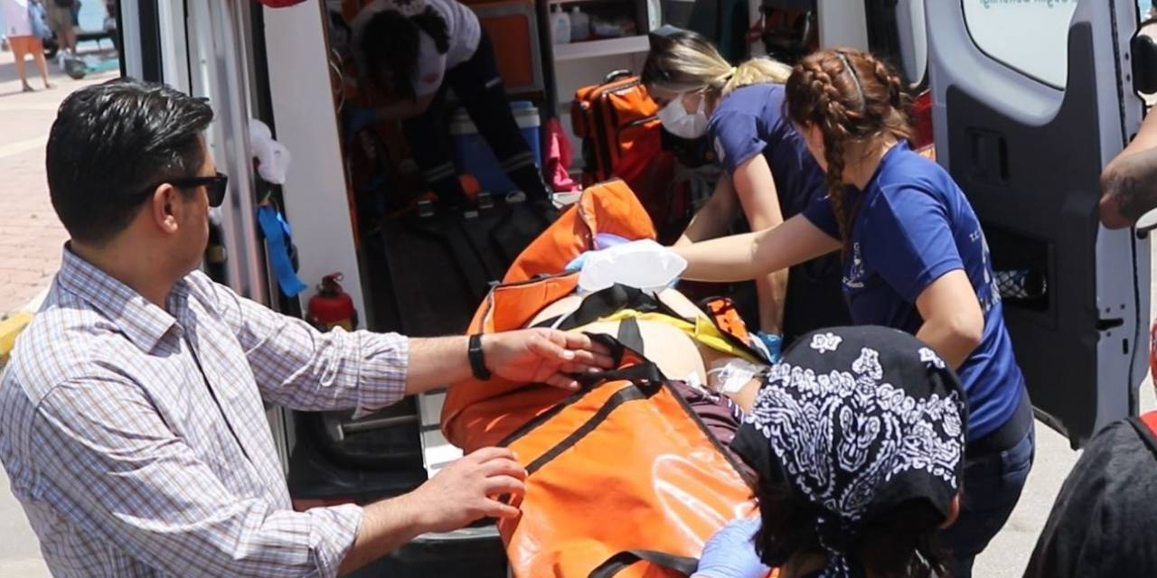 Boğulma Tehlikesi Geçiren Yaşlı Adam Kalp Masajıyla Hayata Tutundu