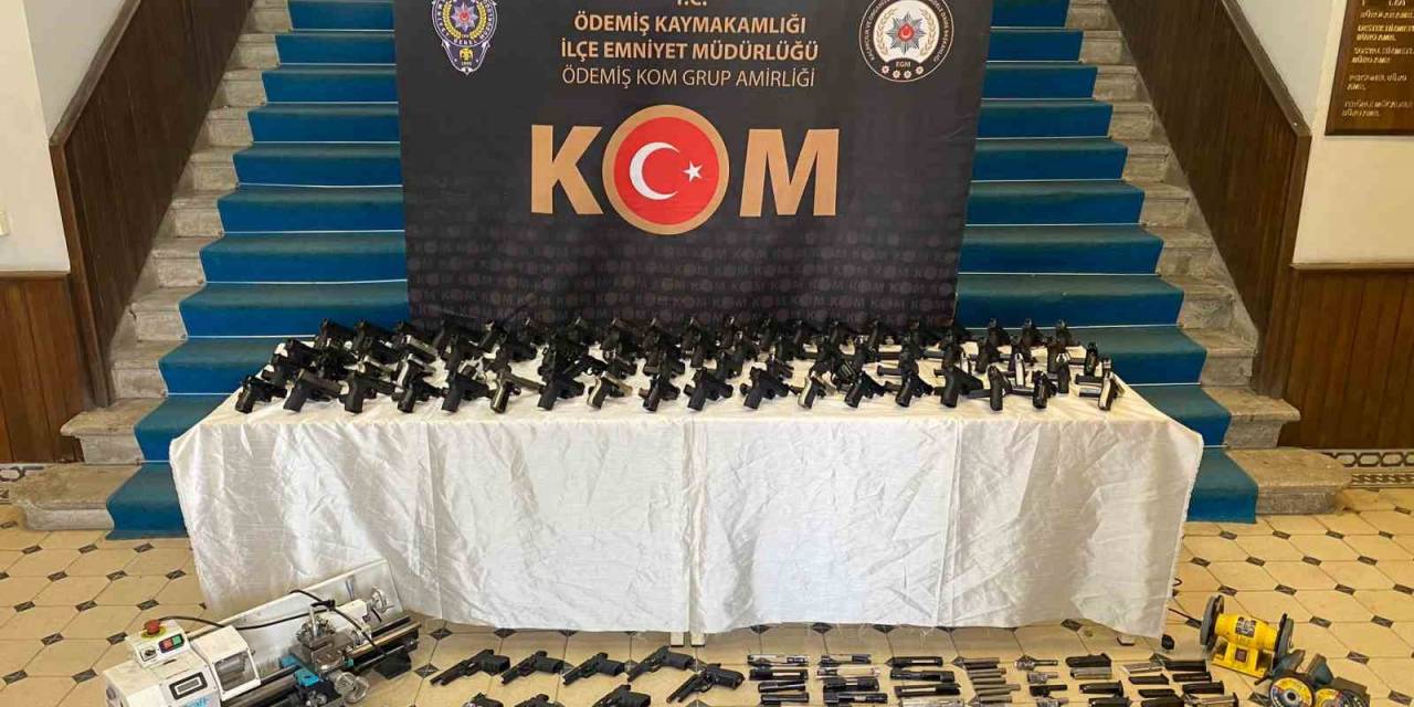 23 Yaşındaki Silah Tacirini, İzmir Polisi Enseledi