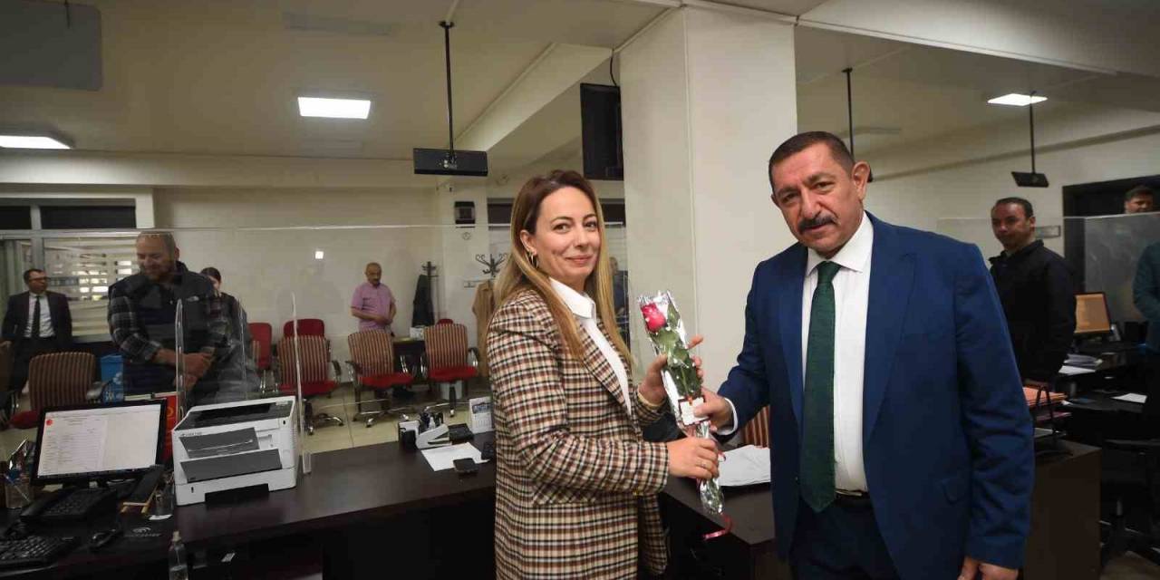 Başkan Vidinlioğlu, Belediye Personelinin Anneler Günü’nü Kutladı