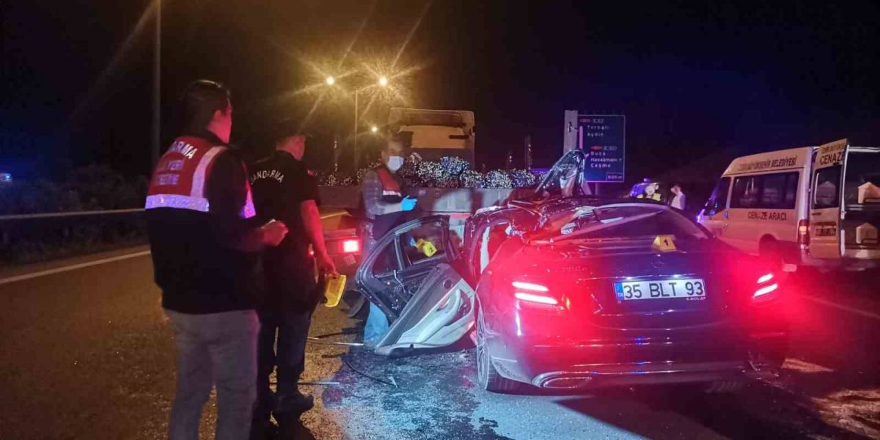 İzmir’de Otomobil Tıra Ok Gibi Saplandı: 1 Ölü