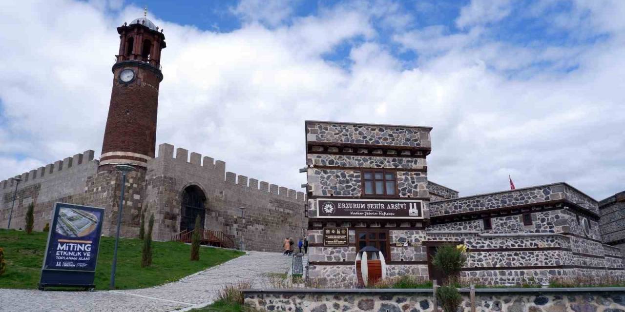 Erzurum Şehir Arşivi’ne Ziyaretçi Akını