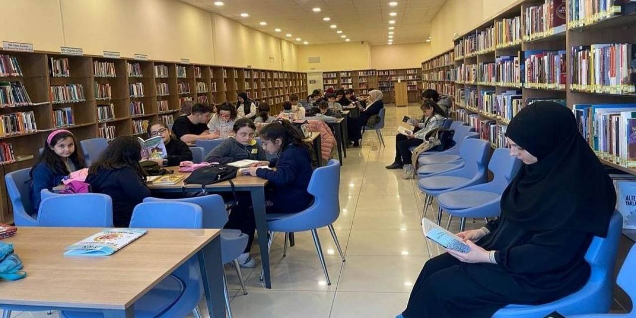 Altınova’da Anneler Çocuklarıyla Kitap Okudu