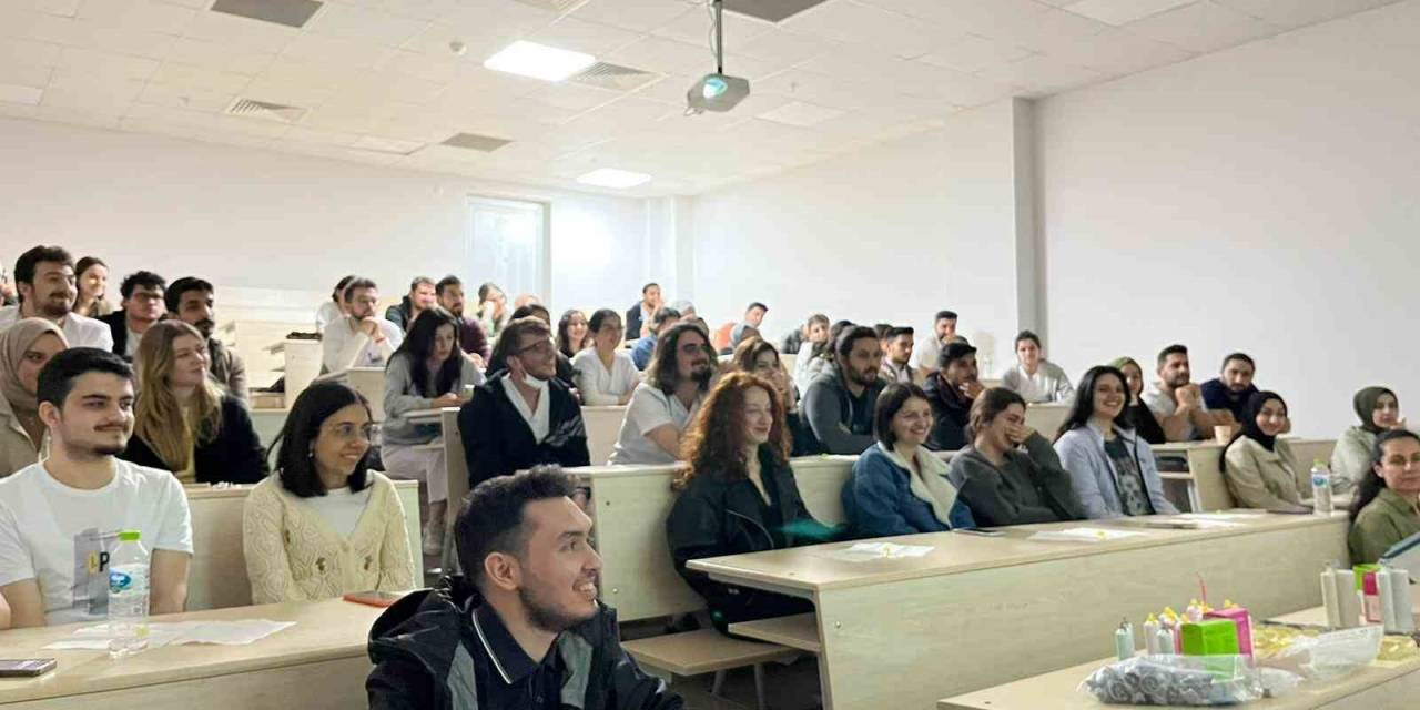 Öğrenciler Güncel Ölçü Materyalleri Ve Ölçü Alma Tekniklerini Öğrendi