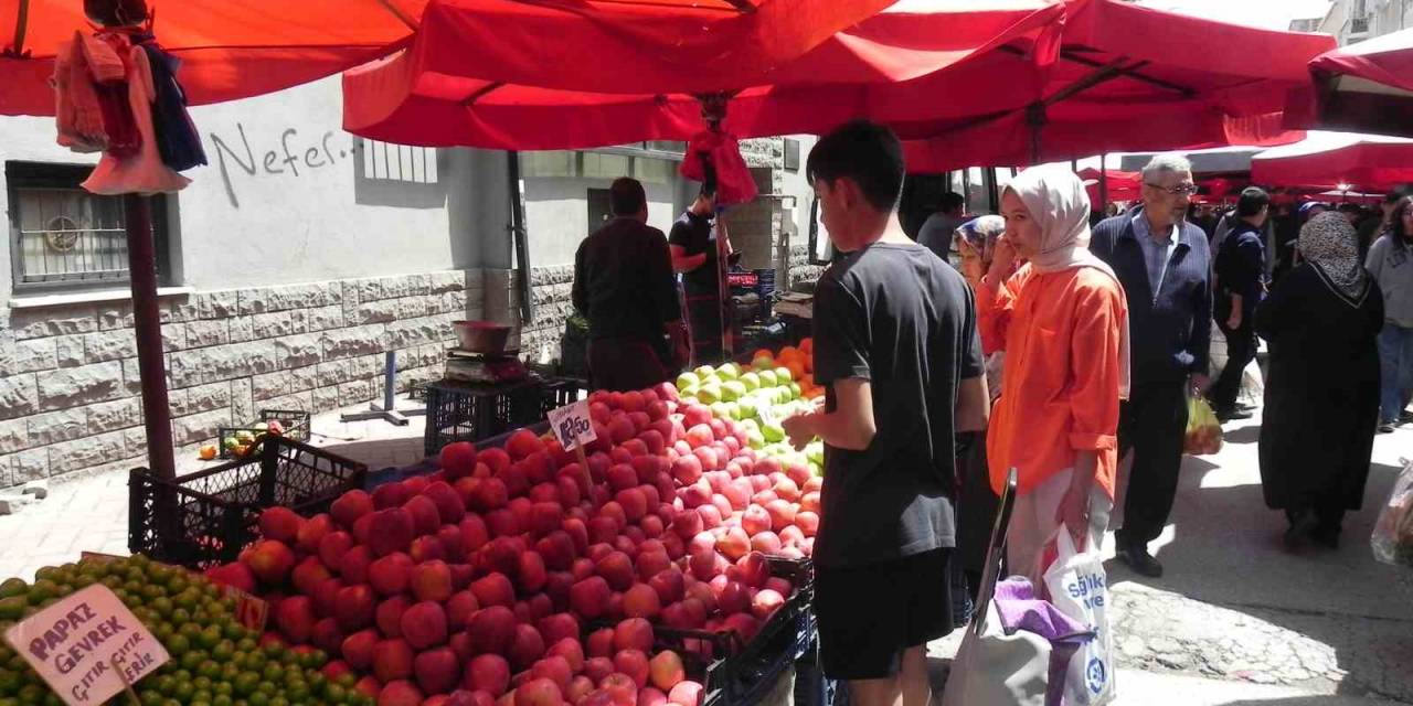 Eskişehir’deki Pazarlarda Bazı Ürünlerin Fiyatları Azaldı, Bazılarının İse Arttı
