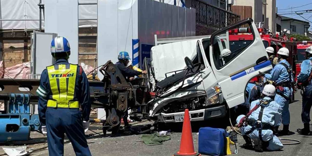 Japonya’da Vinç Araçların Üzerine Devrildi: 1 Ölü, 1 Yaralı