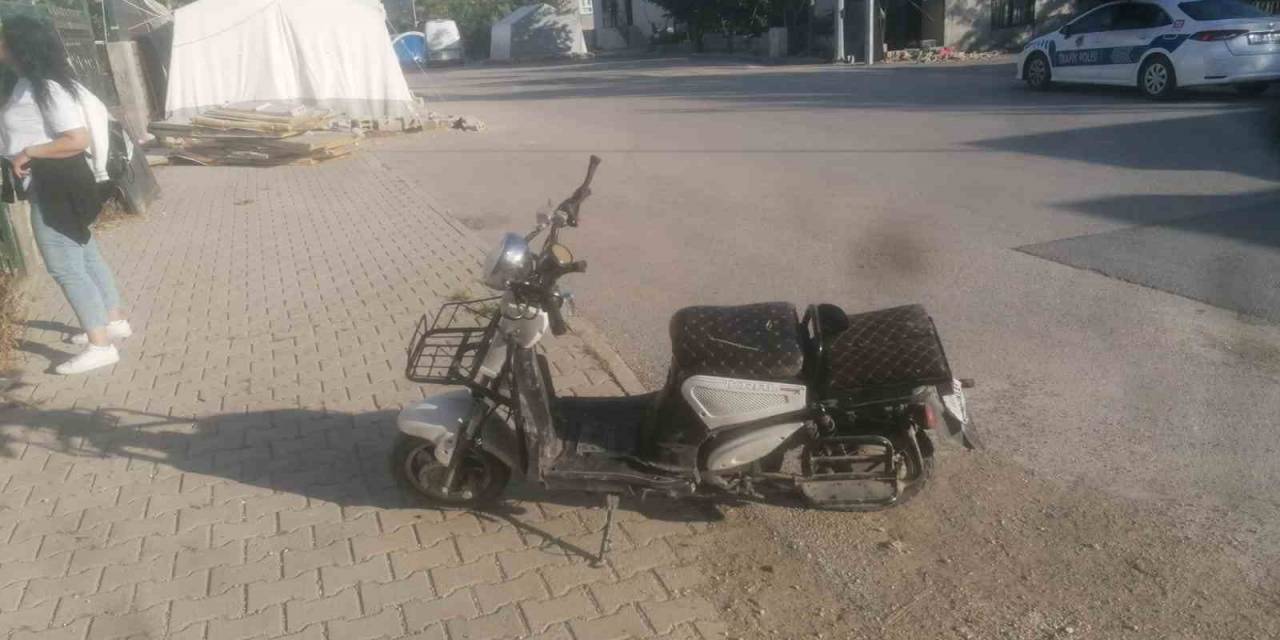 Elektrikli Bisiklet Park Halindeki Kamyona Çarptı: 1 Yaralı
