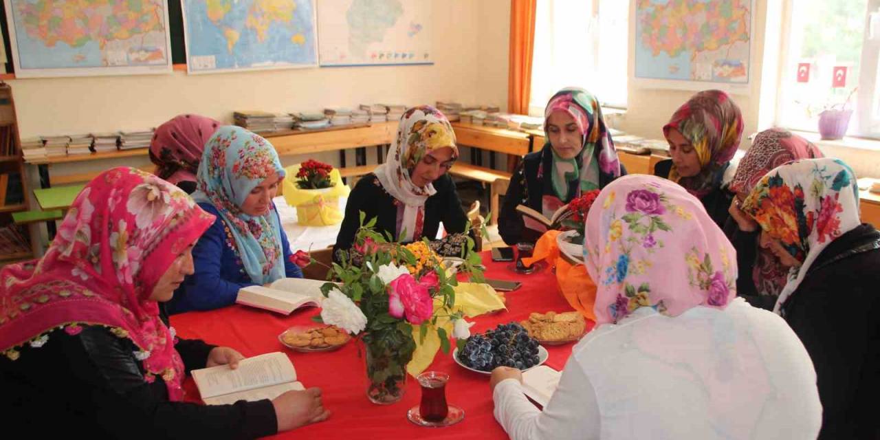 Bu Okulda 7’den 70’e Herkes Okuyor