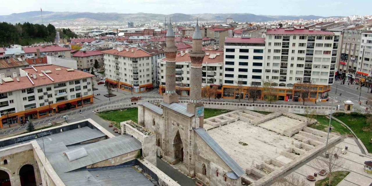 Sivas’ta Canlı Doğan Bebek Sayısı Düştü