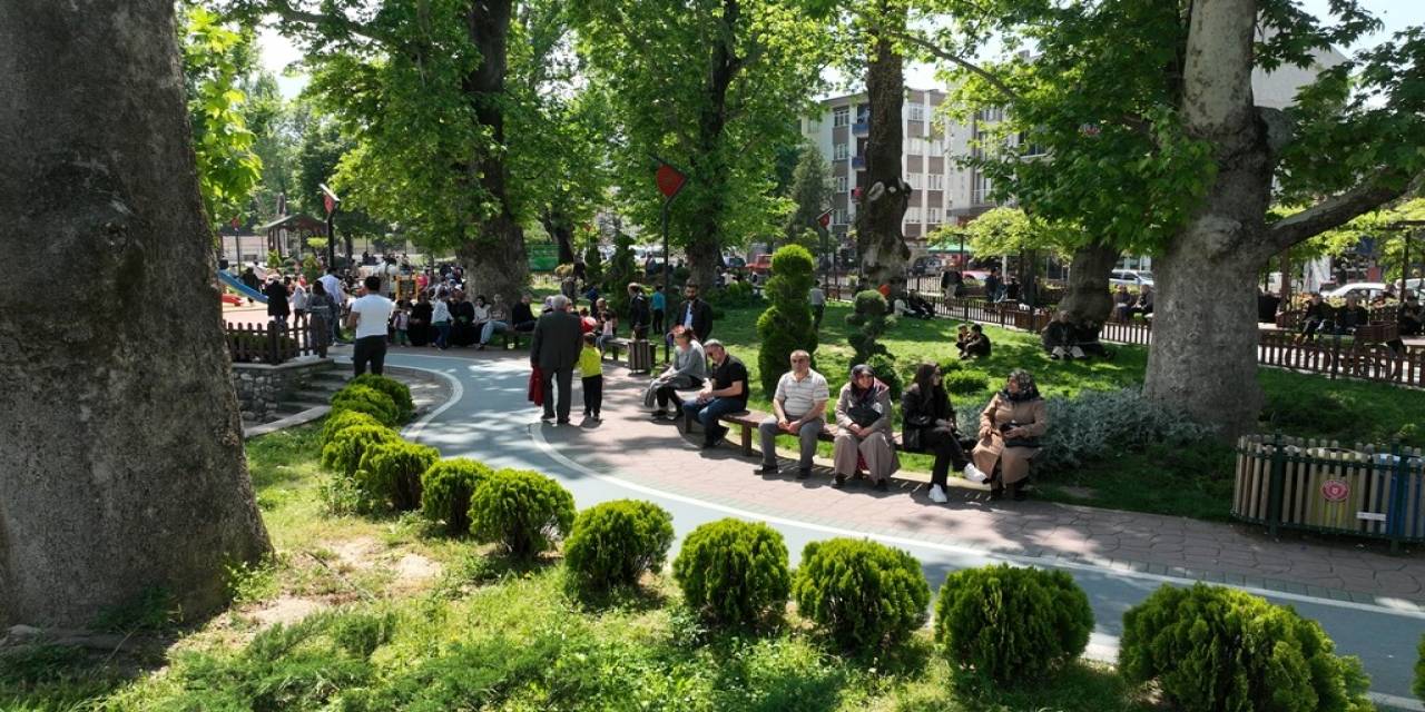 Gürsu’da Parklar Havaların Isınmasıyla Doldu Taştı