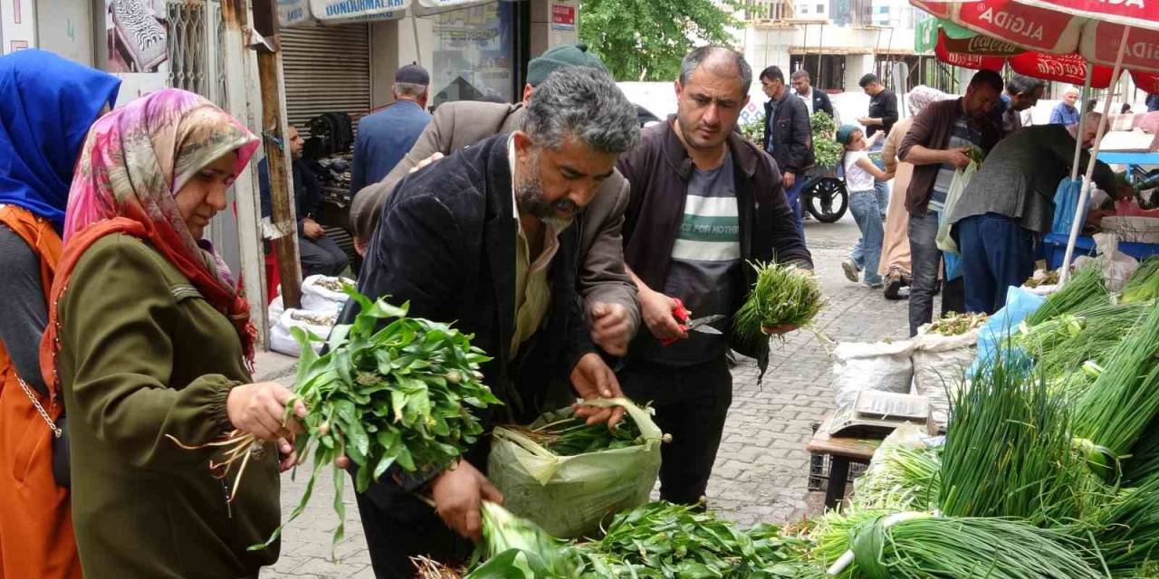 Siirt’te Kenger Ve Sirik Otu Tezgahlarda Yerini Aldı