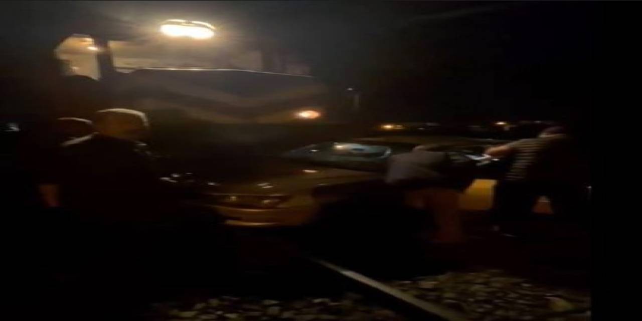 Elazığ’da Tren, Hemzenin Geçitte Otomobille Çarpıştı: 2 Yaralı