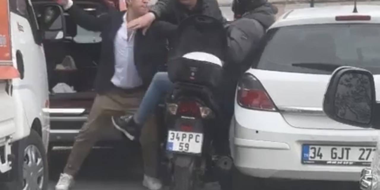 Zeytinburnu’nda Kendisinden Yol İsteyen Kuryeye Satırla Saldırmıştı: Yakalandı