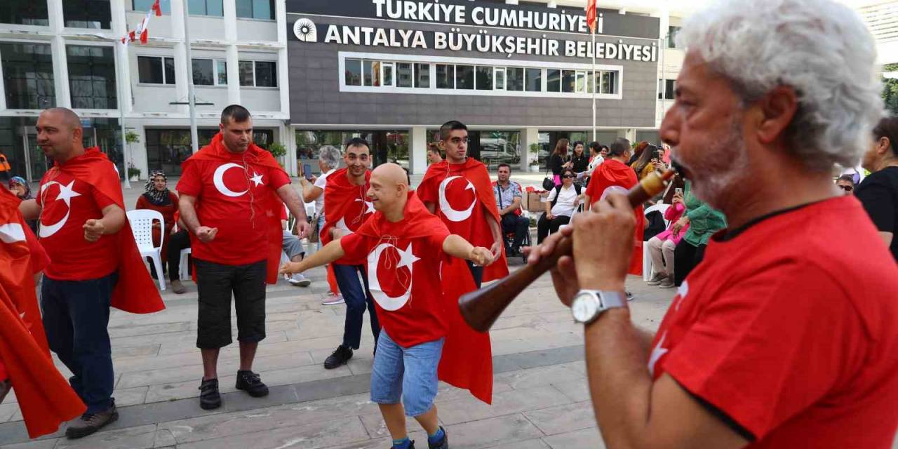 Özel Gençlere Davullu Zurnalı Asker Uğurlaması